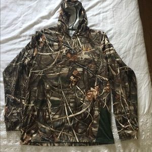 UA Men’s camo hooded ColdGear long sleeve shirt